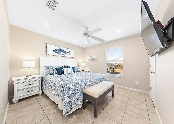Indigo Surf Whole House Holiday home